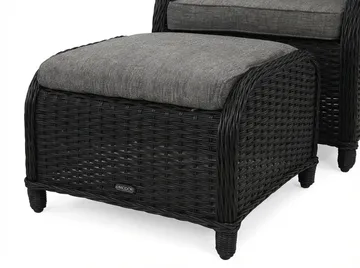 Marcus Cafésett med 2 Ørelappstoler med Fotskammel inkl. Pute - Svart - Hagemøbler & utemiljø - Hagegruppe - Cafemøbler & cafesett