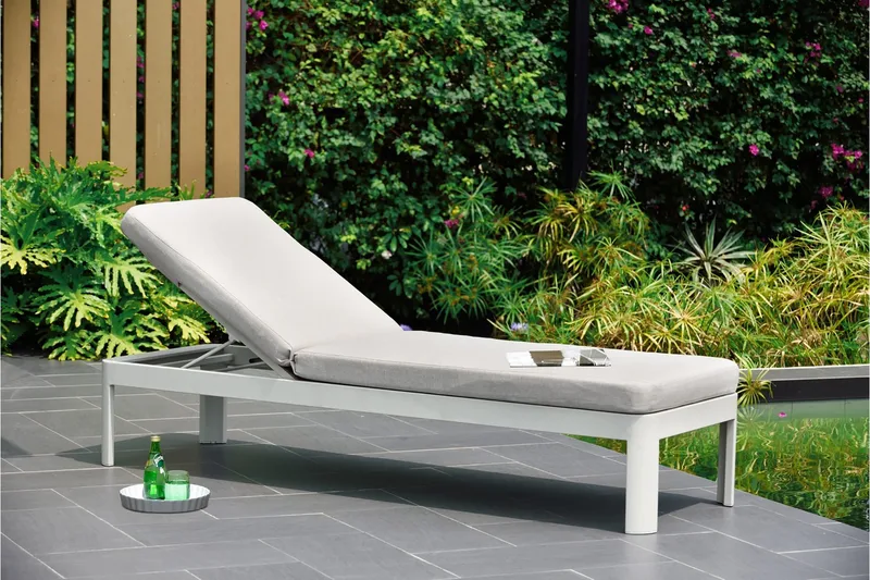 Portals Solsengsett med Pute, Hvit / Tre