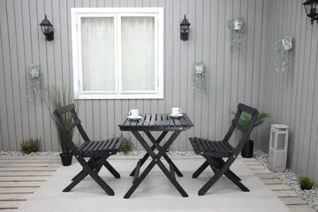 Wilma Cafésett 65x65 cm + 2 Stoler Grå/Hvit - Baltic Garden - Hagemøbler & utemiljø - Hagegruppe - Cafemøbler & cafesett