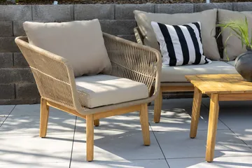 Chania sofagruppe 2-seters sofa + 2 lenestoler med bord utendørs - Brun - Hagemøbler & utemiljø - Hagegruppe - Sofagruppe utendørs
