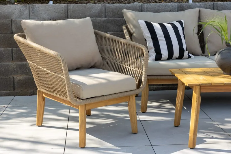 Chania sofagruppe 2-seters sofa + 2 lenestoler med bord utendørs - Brun - Hagemøbler & utemiljø - Hagegruppe - Sofagruppe utendørs