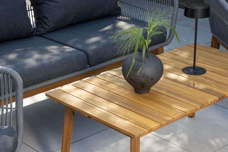Chania sofagruppe 2-seters sofa + 2 lenestoler med bord utendørs - Grå, natur - Hagemøbler & utemiljø - Hagegruppe - Sofagruppe utendørs