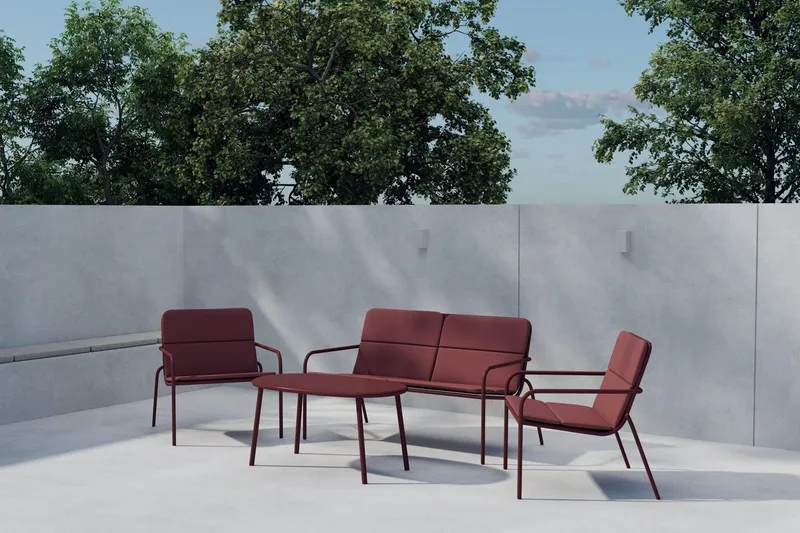 Fourni sofagruppe 2-seters sofa + 2 lenestoler med bord utendørs, Vinrød