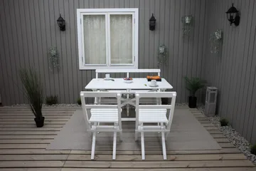 Larios Spisegruppe + 2 Sammenleggbare Stoler + Benk - Hvit - Hagemøbler & utemiljø - Hagegruppe - Spisegrupper hage