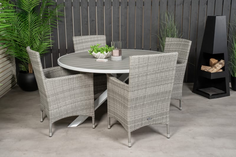 Parma Spisegruppe Rund Ø140cm + 4 Malin Karmstoler - Natur/Svart - Hagemøbler & utemiljø - Hagegruppe - Spisegrupper hage
