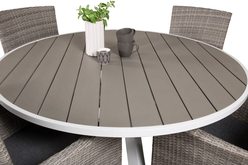Parma Spisegruppe Rund Ø140cm + 4 Malin Karmstoler - Natur/Svart - Hagemøbler & utemiljø - Hagegruppe - Spisegrupper hage