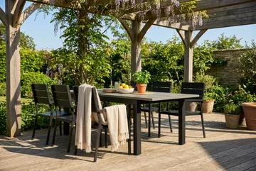 Monaco utendørs spisegruppe uttrekkbar 150–250x90 med 6 Tunis stablebare stoler - Svart/Grå - Hagemøbler & utemiljø - Hagegruppe - Spisegrupper hage