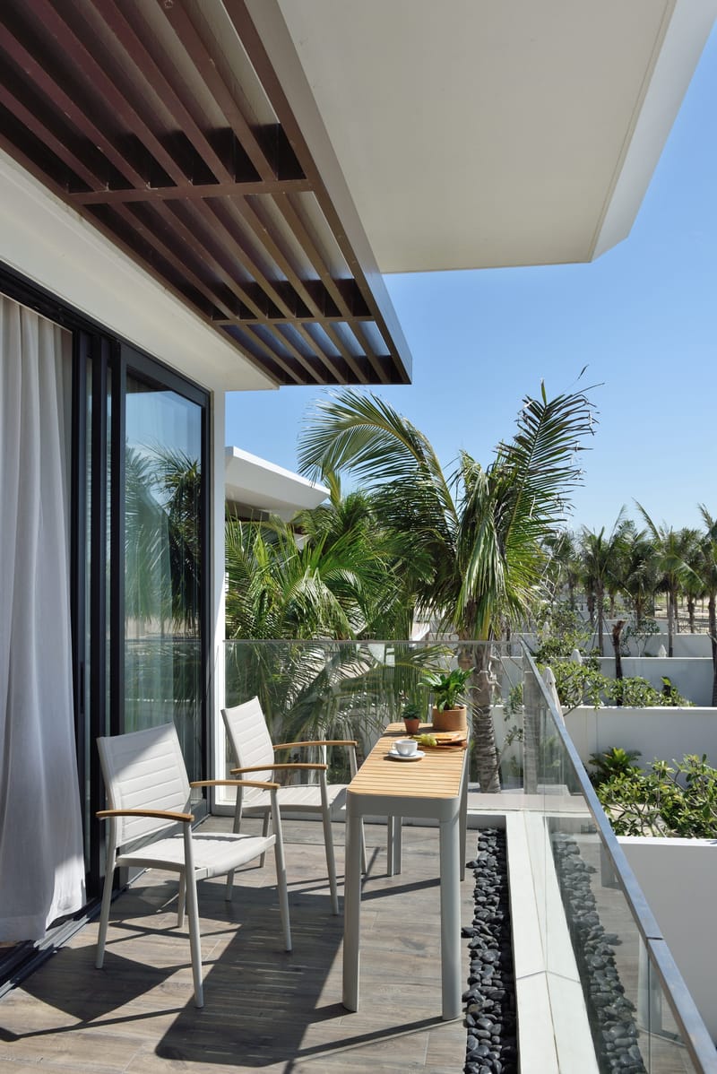 Portals Balkongsett bord + 2 carverstoler - Lys Ecru/Korallsand - Hagemøbler & utemiljø - Hagegruppe - Cafemøbler & cafesett