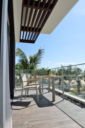 Portals Balkongsett bord + 2 carverstoler - Lys Ecru/Korallsand - Hagemøbler & utemiljø - Hagegruppe - Cafemøbler & cafesett