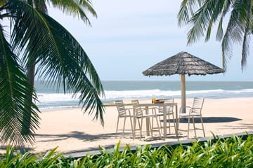 Portals Barsett bord + 4 barstoler - Lys Ecru/Korallsand - Hagemøbler & utemiljø - Stoler & Lenestoler - Barstoler utendørs