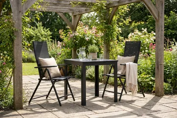 Tunis utendørs kafésett 70x70 cm med 2 Sanna posisjonsstoler - Svart/Svart - Hagemøbler & utemiljø - Hagegruppe - Cafemøbler & cafesett