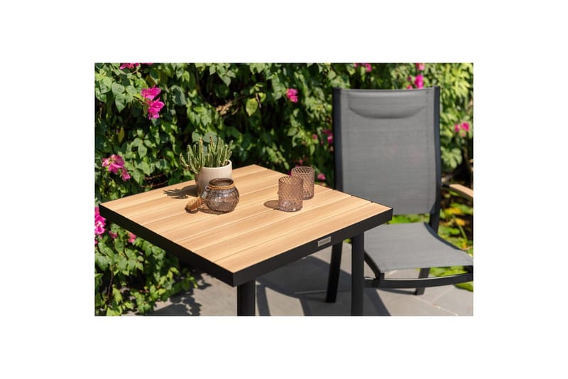 Utendørs møbelgruppe Lifestyle Garden Panama 2x stabelbar lenestol & bistrobord - Hagemøbler & utemiljø - Hagegruppe - Cafemøbler & cafesett