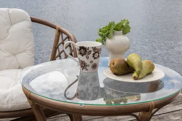 Wera Balkonggruppe 2-seter - Brun/Hvit - Hagemøbler & utemiljø - Hagegruppe - Cafemøbler & cafesett