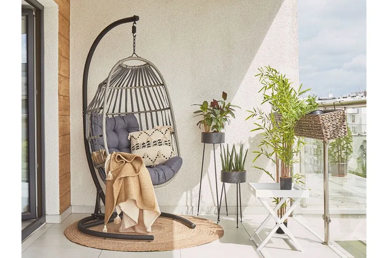 Hengestol med stativ kunstrotting Mørkegrå SESIA - Grå - Hagemøbler & utemiljø - Stoler & Lenestoler - Hengestoler