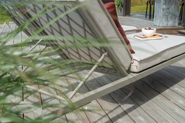 Hillerstorp Jet Set solseng - Beige - Hagemøbler & utemiljø - Stoler & Lenestoler - Solsenger & solvogner