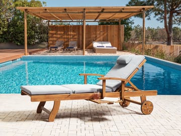 Solseng utendørs med pute Java Premium akasietre - Brun/lysegrå - Hagemøbler & utemiljø - Stoler & Lenestoler - Solsenger & solvogner