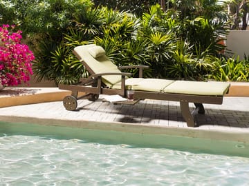 Solseng utendørs med pute Amantea Premium II akasietre - Brun/Grønn - Hagemøbler & utemiljø - Stoler & Lenestoler - Solsenger & solvogner