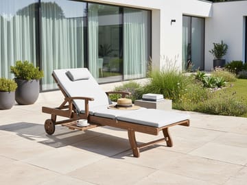 Solseng utendørs med pute Amantea Premium akasietre - Brun/lysegrå - Hagemøbler & utemiljø - Stoler & Lenestoler - Solsenger & solvogner