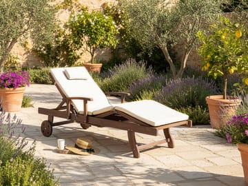 Solseng utendørs med pute Amantea Premium akasietre - Brun/Lys beige - Hagemøbler & utemiljø - Stoler & Lenestoler - Solsenger & solvogner