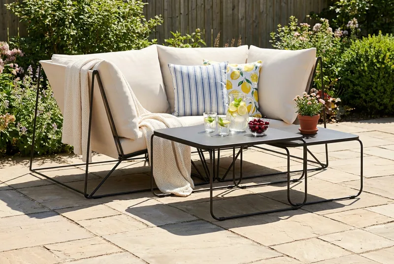 Usteryd utendørs rett 2-seters sofa - Svart/Beige - Hagemøbler & utemiljø - Loungemøbler - Loungegrupper