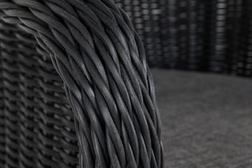 Marcus Light Utendørs Lounge Lenestol med Pute i Kunstrotting - Svart - Hagemøbler & utemiljø - Loungemøbler - Loungestol utendørs