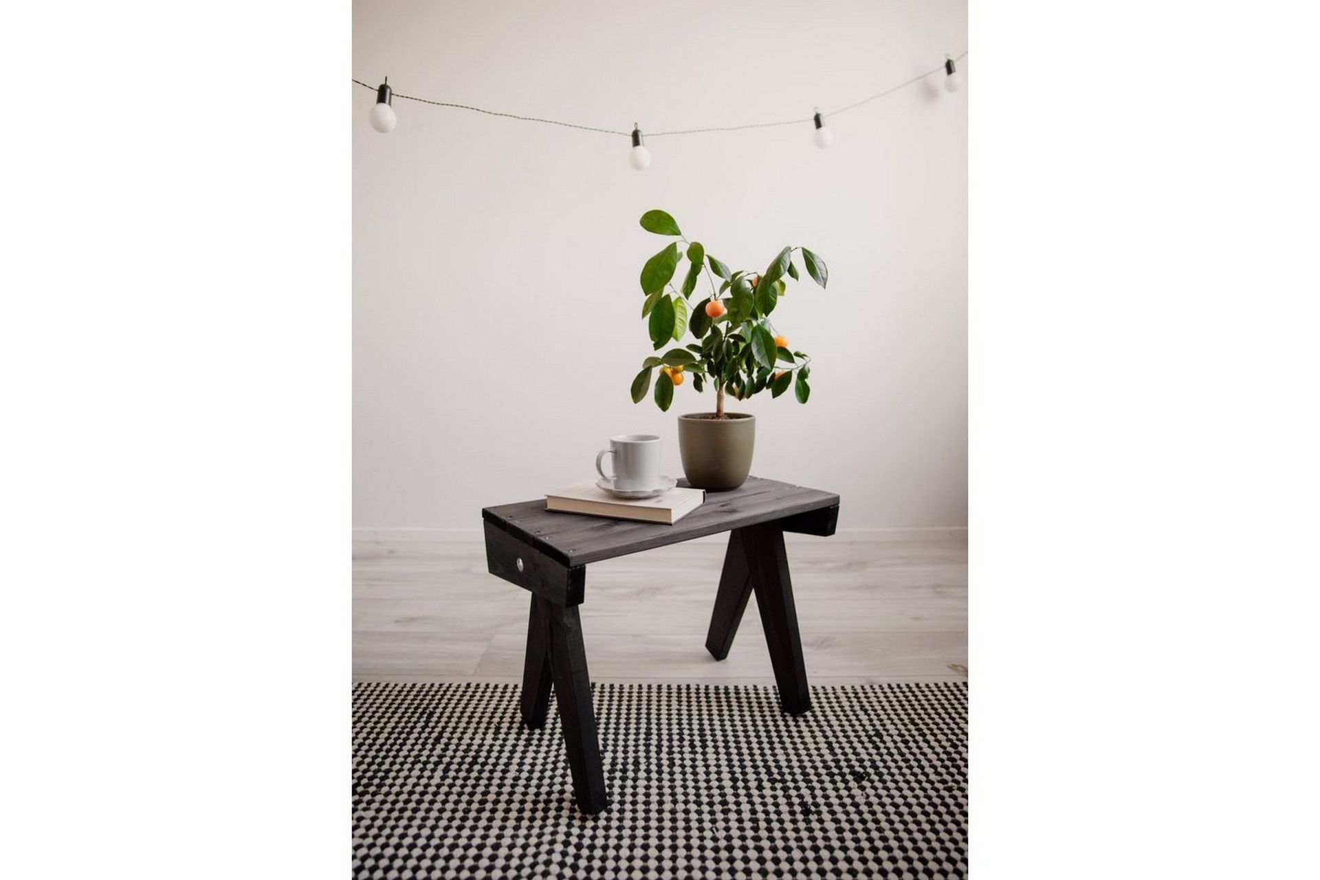 Granny table furu - sort