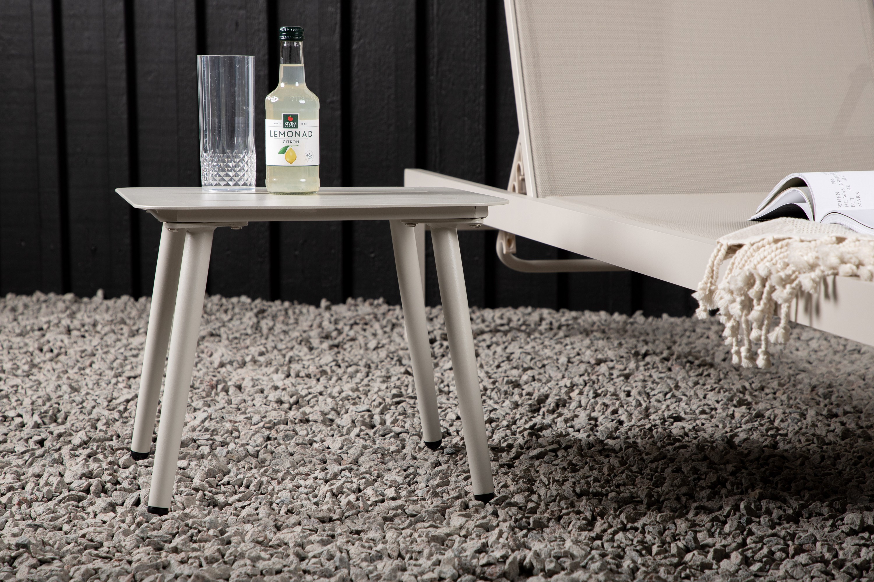 Lina sidebord beige.