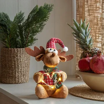 Joylight dekorasjonsfigur 12 cm - brun med røde, grønne og hvite detaljer - Interiør - Dekorasjon & innredningsdetaljer - Julepynt & juledekorasjon
