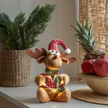 Joylight dekorasjonsfigur 12 cm - brun med røde, grønne og hvite detaljer - Interiør - Dekorasjon & innredningsdetaljer - Julepynt & juledekorasjon