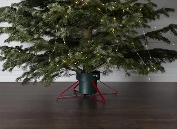 Granig juletrefot 57 cm - grønn/rød - Interiør - Dekorasjon & innredningsdetaljer - Julepynt & juledekorasjon