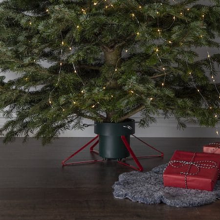 Granig juletrefot 57 cm - grønn/rød - Interiør - Dekorasjon & innredningsdetaljer - Julepynt & juledekorasjon