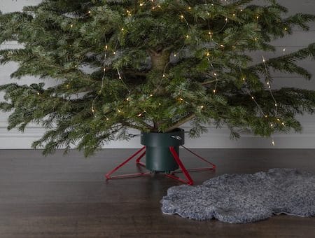 Granig juletrefot 57 cm - grønn/rød - Interiør - Dekorasjon & innredningsdetaljer - Julepynt & juledekorasjon