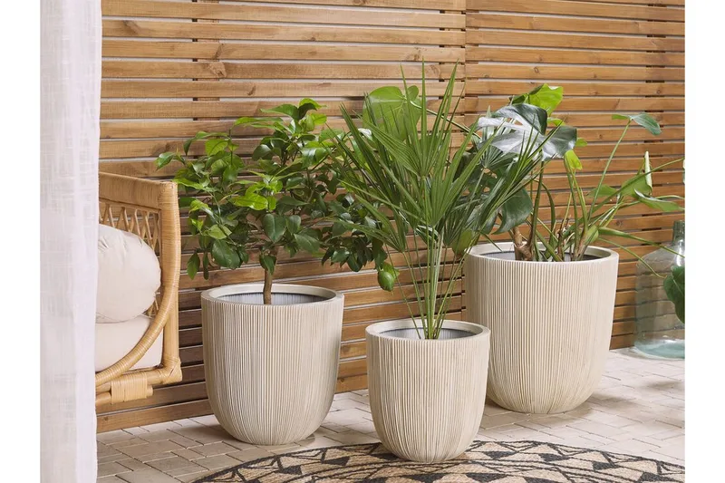 Krukke 44 x 44 x 48 cm beige CHIOS - Beige - Interiør - Dekorasjon & innredningsdetaljer - Krukker - Utepotter