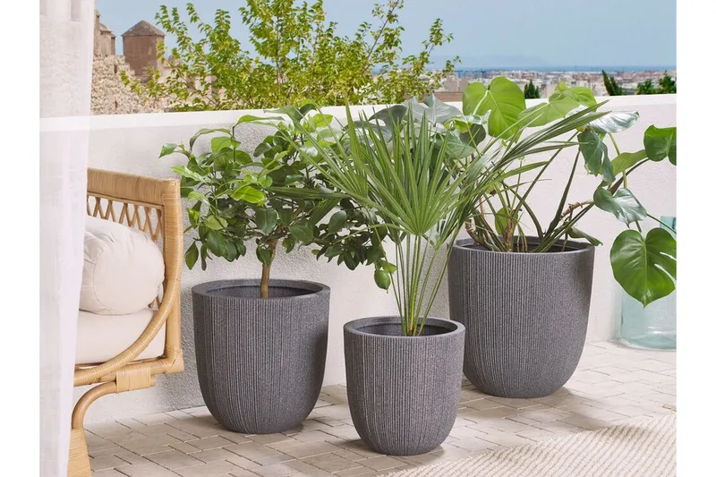Krukke 44 x 44 x 48 cm grå CHIOS - Grå - Interiør - Dekorasjon & innredningsdetaljer - Krukker - Utepotter