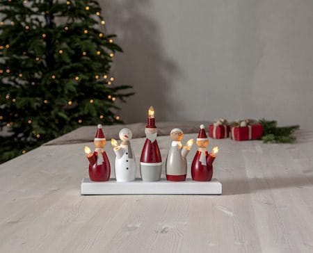 Tomtefamilj lysestake 33,5 cm - flerfarget - Interiør - Dekorasjon & innredningsdetaljer - Julepynt & juledekorasjon