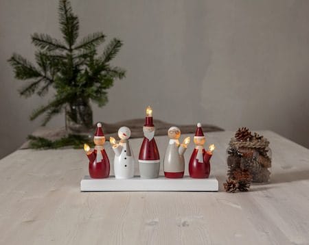 Tomtefamilj lysestake 33,5 cm - flerfarget - Interiør - Dekorasjon & innredningsdetaljer - Julepynt & juledekorasjon