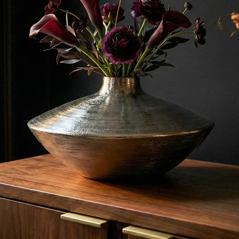 Helin bordsvase 35 cm i aluminium - Sølv - Interiør - Dekorasjon & innredningsdetaljer - Vas - Blomstervase