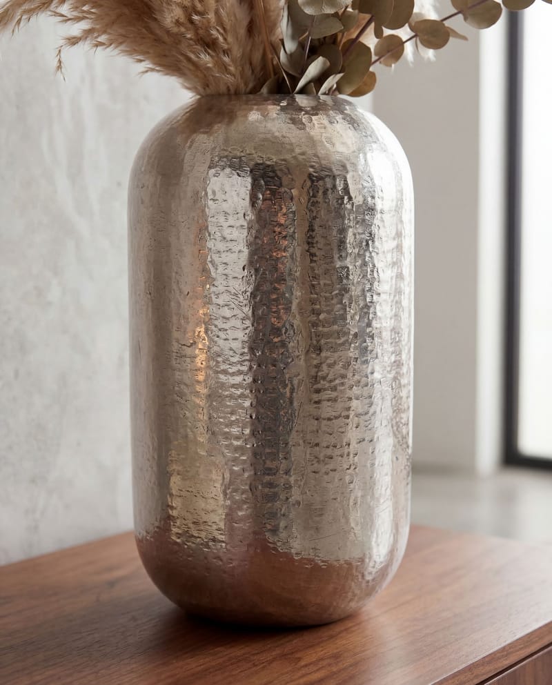 Korva gulvvase 45 cm i aluminium - Sølv - Interiør - Dekorasjon & innredningsdetaljer - Vas - Blomstervase