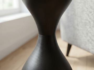 Relvik rundt sidebord 23 cm i metall og glass - Svart - Interiør - Dekorasjon & innredningsdetaljer - Vas - Blomstervase