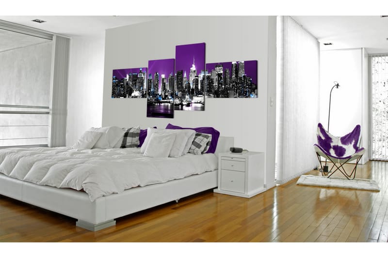 Bilde New York On A Violet Background 100x45 - Artgeist sp. z o. o. - Lerretsbilder
