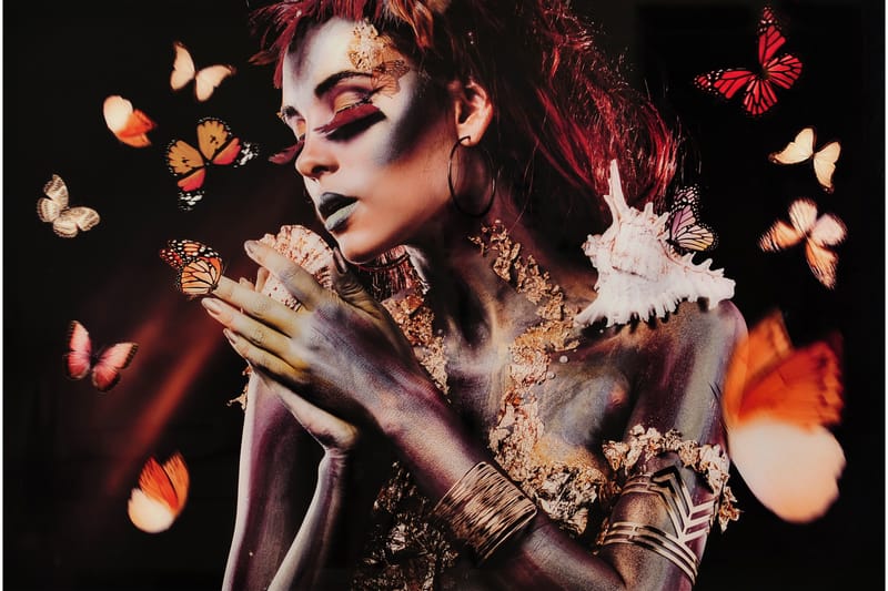 Bilde Woman with butterflies brown - 120x80 cm - Interiør - Maleri & posters - Lerretsbilder