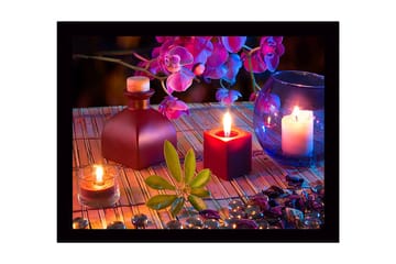 Innrammet lerret i tre - 41x56 cm - Atmosfærisk komposisjon med stearinlys og blomster - Lilla / Rød / Grønn - Interiør - Maleri & posters - Lerretsbilder