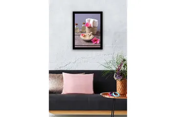 Innrammet lerret i tre - 41x56 cm - Avslappende spa-arrangement med blomster og skjønnhetsprodukter - Rosa / Beige / Grønn - Interiør - Maleri & posters - Lerretsbilder