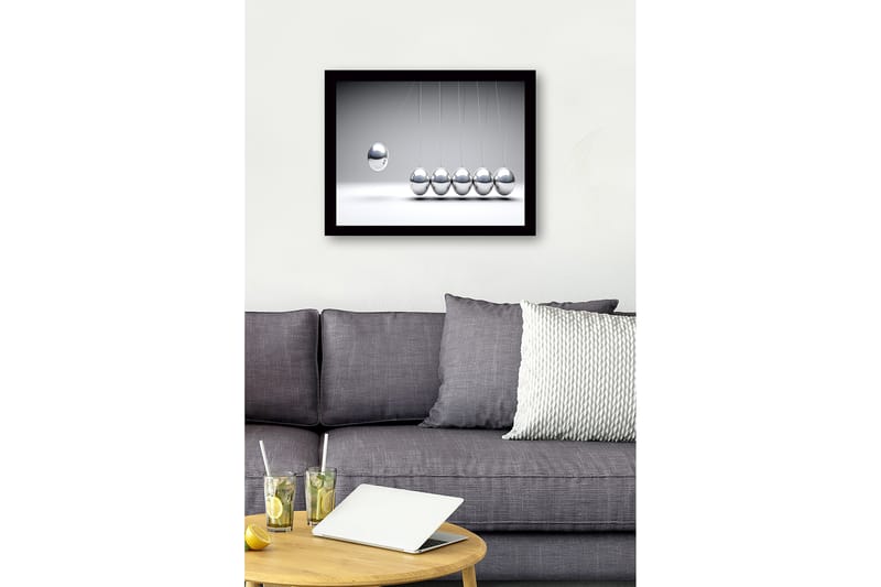 Innrammet lerret i tre - 41x56 cm - Dynamisk komposisjon med hengende metallkuler i bevegelse - Sølv / Grå - Interiør - Maleri & posters - Lerretsbilder