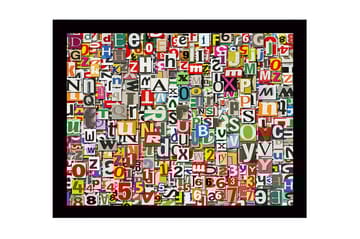 Innrammet lerret i tre - 41x56 cm - Fargerik samling av bokstaver og tall - Rød / Grønn / Gul - Interiør - Maleri & posters - Lerretsbilder