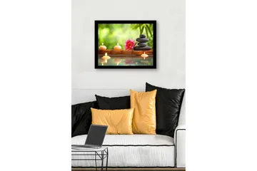 Innrammet lerret i tre - 41x56 cm - Harmonisk komposisjon med steiner, stearinlys og en lotusblomst - Rosa / Svart / Beige - Interiør - Maleri & posters - Lerretsbilder