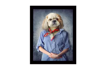 Innrammet lerret i tre - 41x56 cm - Hund med menneskelignende trekk iført skjorte og skjerf - Blå / Beige / Rød - Interiør - Maleri & posters - Lerretsbilder