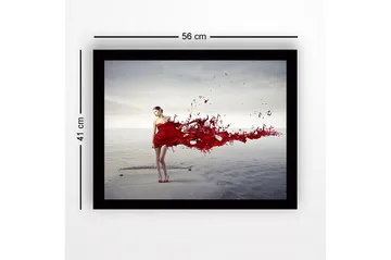 Innrammet lerret i tre - 41x56 cm - Kvinne i rød kjole med flytende røde malingspartikler - Rød / Grå - Interiør - Maleri & posters - Lerretsbilder