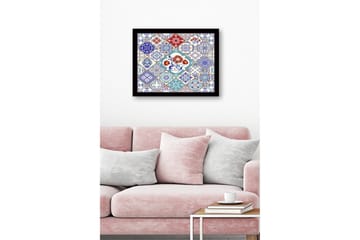 Innrammet lerret i tre - 41x56 cm - Mønstret flisekomposisjon med blomstermotiver og geometriske former - Blå / Rød / Hvit - Interiør - Maleri & posters - Lerretsbilder
