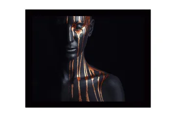 Innrammet lerret i tre - 41x56 cm - Mørk figur med gullstriper som renner nedover ansiktet og kroppen - Svart / Gull - Interiør - Maleri & posters - Lerretsbilder